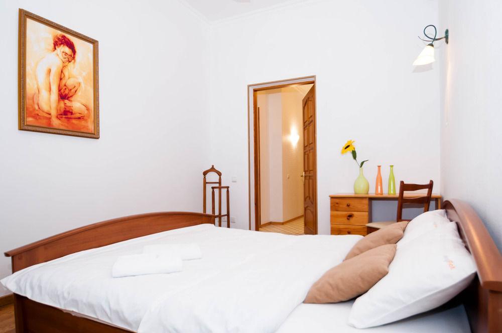 Hostel Kreschatik Kiev Ngoại thất bức ảnh